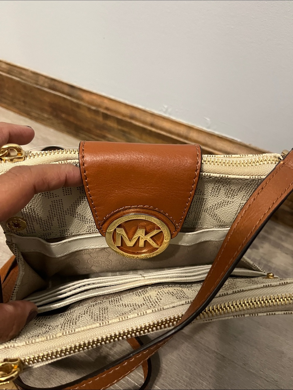 Michael Kors Cream and Brown MK Signature Crossbody - Picture 3 of 4